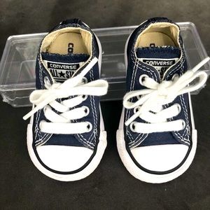 Converse Infant low top sneaker in navy blue.